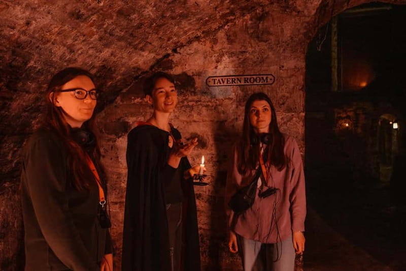 Edinburgh: Multi-Sensory Haunted Underground Tour - Old Town Walking: The 15 Minutes That Set the Mood