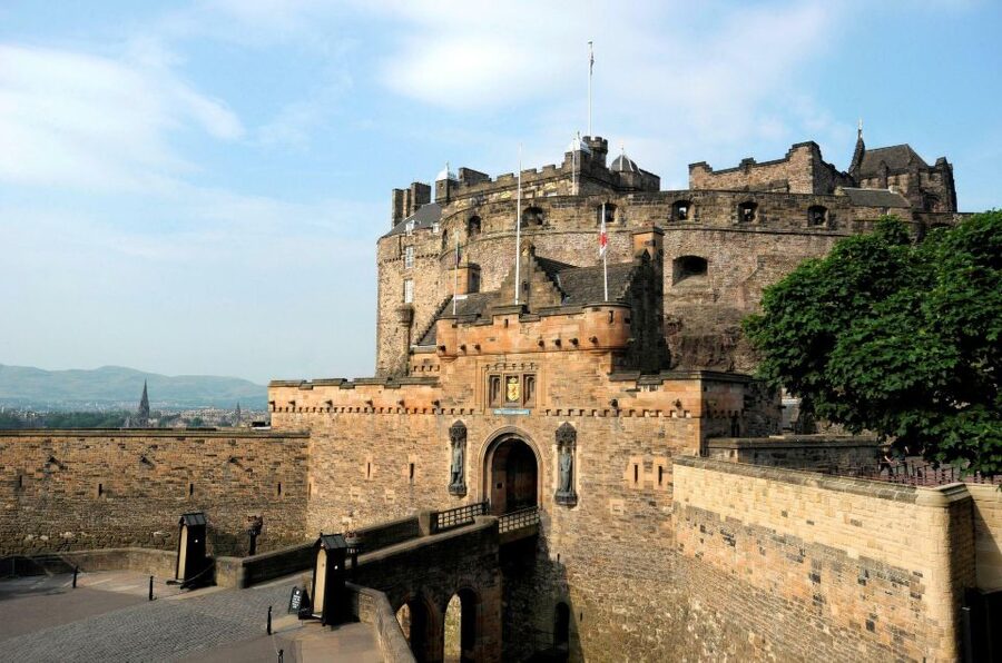 Edinburgh: Multi-Sensory Old Town Historical Walking Tour - Price vs value: why $32 can feel like a bargain