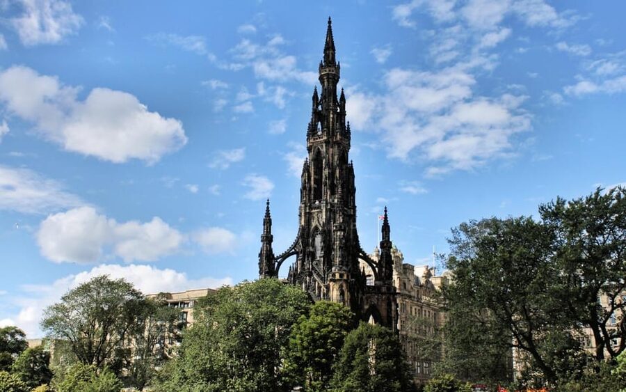 Edinburgh New Town: City Walking Tour & Exploration Game - Calton Hill start: big views and your first set of clues