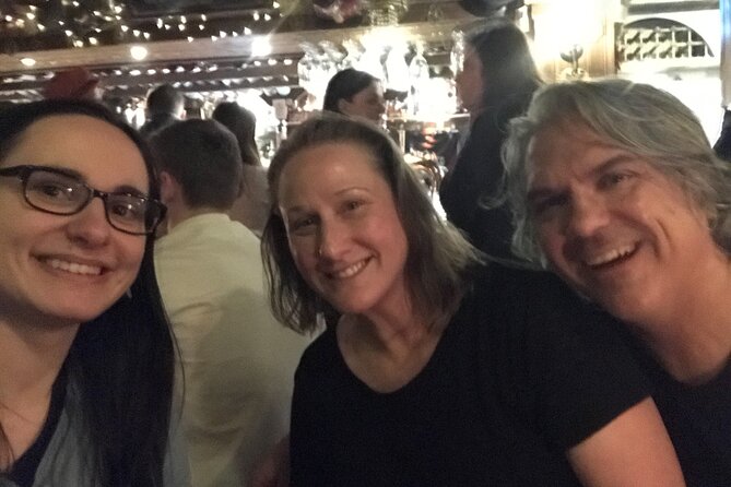 Edinburgh Night Tour with a Local Guide: Private & 100% Personalized - Cowgate Options: Pub Crawl Energy or Live Music Comfort