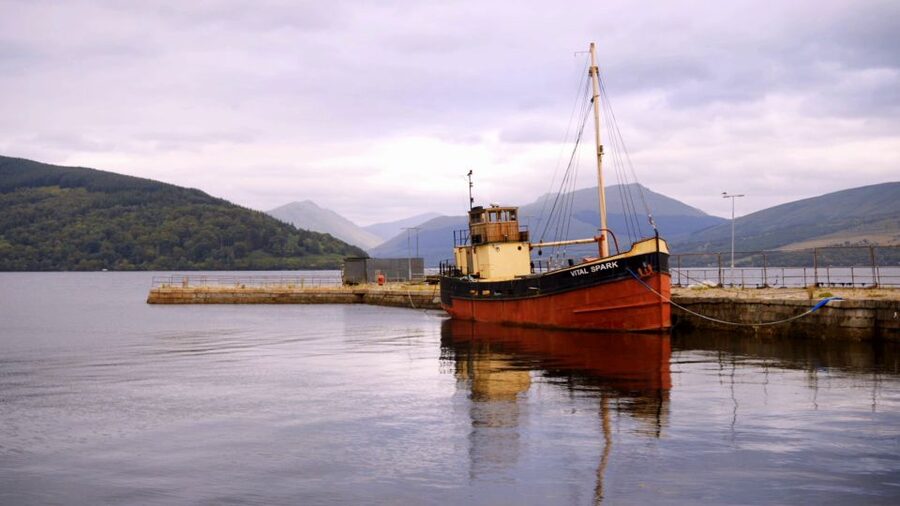 Edinburgh: Oban, Kilchurn Castle & Inveraray Tour in Spanish - Loch Awe and the lead-up to Kilchurn Castle