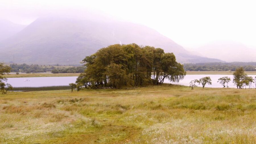 Edinburgh: Oban, Kilchurn Castle & Inveraray Tour in Spanish - Entering Kilchurn Castle: Clan Campbell ruins with real atmosphere
