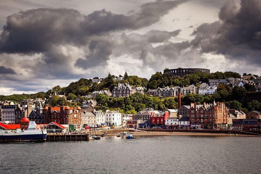 Edinburgh: Oban, Kilchurn Castle & Inveraray Tour in Spanish - Rain plan at Saint Conan Kirk (if castle access is difficult)