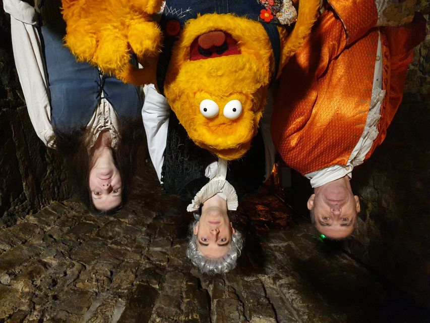 Edinburgh: Old Town and Underground Ghost Tour - Wynds and closes: the eerie street-level setup