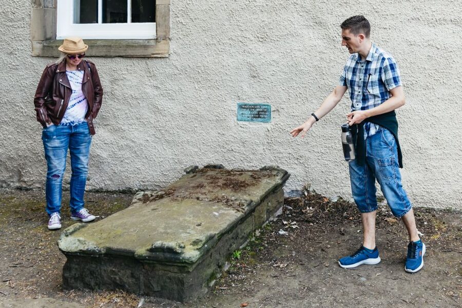Edinburgh: Old Town and Underground Historical Tour - Scrooge’s burial and Burke and Hare: history with teeth