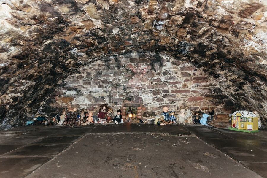Edinburgh: Old Town and Underground Historical Tour - Why the guide name on the day changes the feel