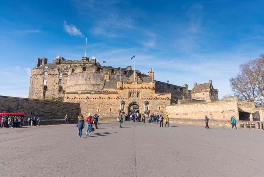 Edinburgh: Old Town guided walk with a free whisky included - Where this walk fits in your Edinburgh plan