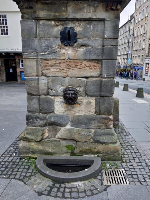Edinburgh: Old Town Highlights Walking Tour - Group Tour Value: What You’re Actually Paying For at $59