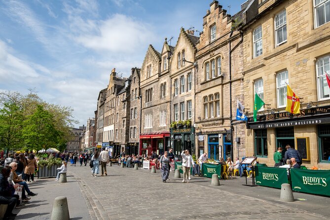 Edinburgh Old Town: Historical Guided Walking Tour - The guide experience: humor, care, and attention to detail