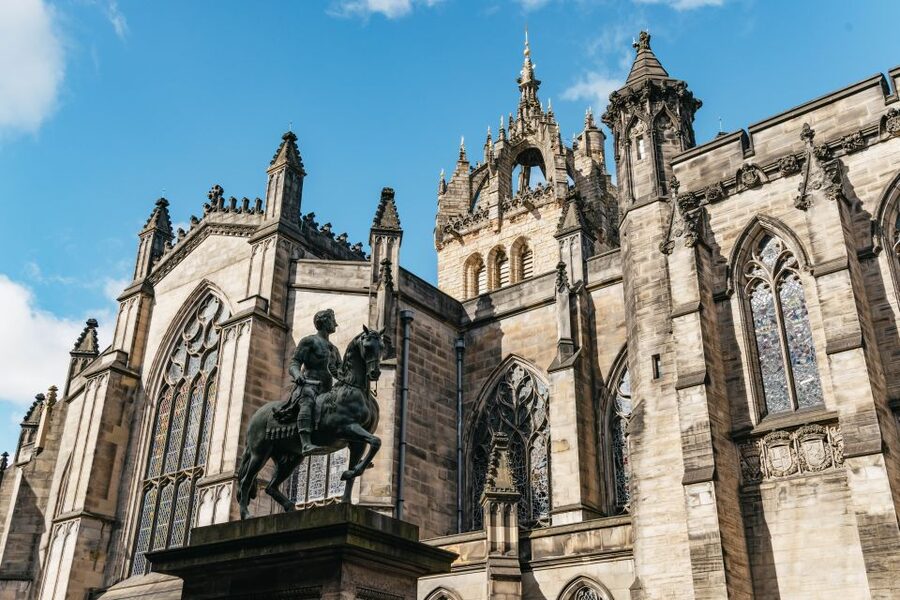 Edinburgh: Old Town History and Tales Walking Tour - Mercat Cross: A Central Landmark with Real City Meaning