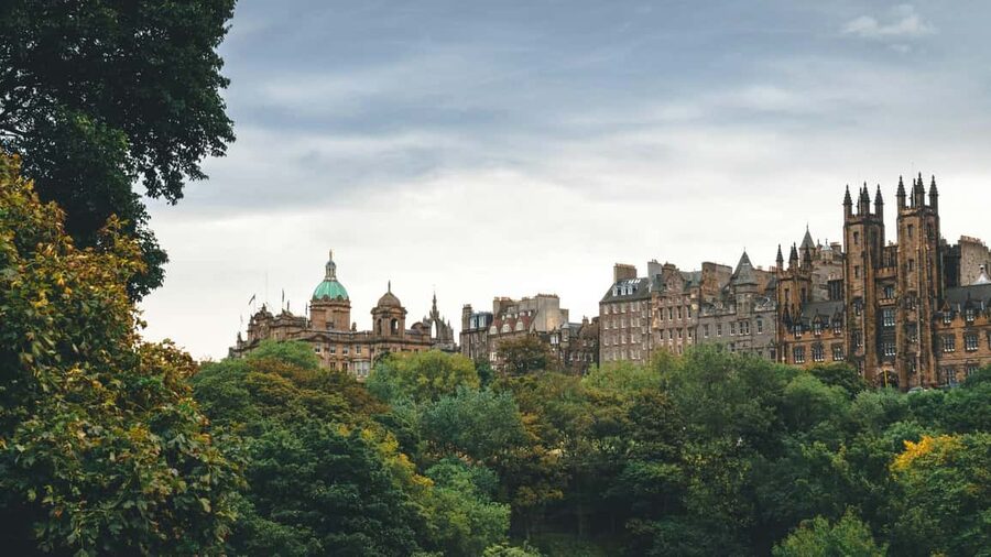 Edinburgh: Old Town History Walking Tour - Where you start: Advocates Close and the Old Town’s pulse