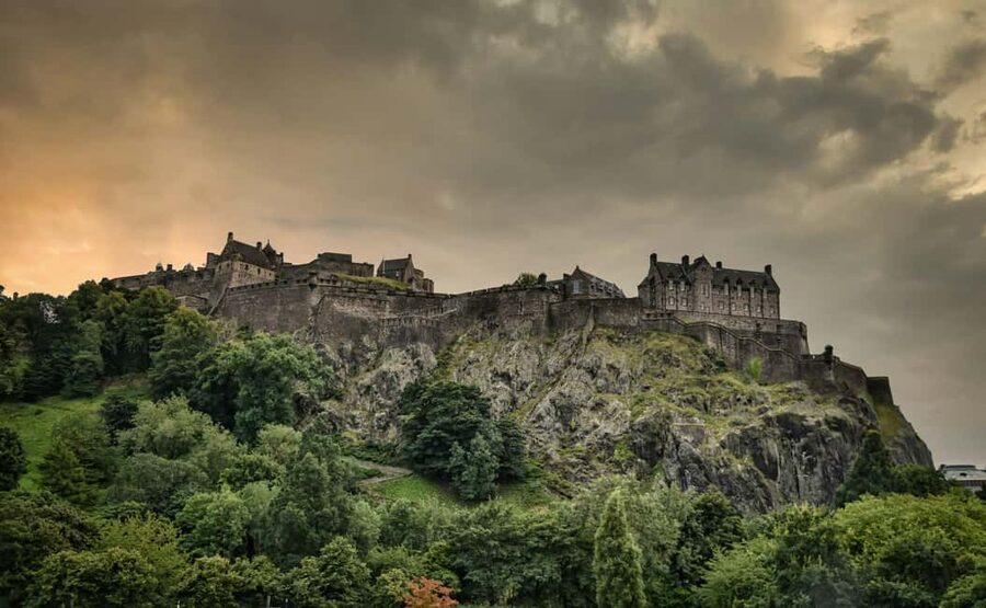 Edinburgh: Old Town History Walking Tour - The Harry Potter connection: a literary map of inspiration
