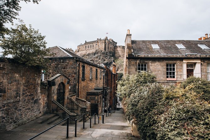 Edinburgh: Old Town's Highlights Walking Tour - Key highlights to expect on this Old Town walk