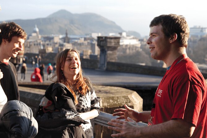 Edinburgh: Old Town's Highlights Walking Tour - Stop 1: Royal Mile at 130 High Street (your orientation shortcut)