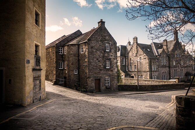 Edinburgh: Old Town's Highlights Walking Tour - Stop 4: Grassmarket—pub energy plus the darker side of the past