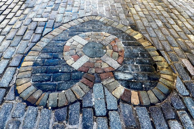 Edinburgh - Old Town Stories - The city’s imposing building: why it matters