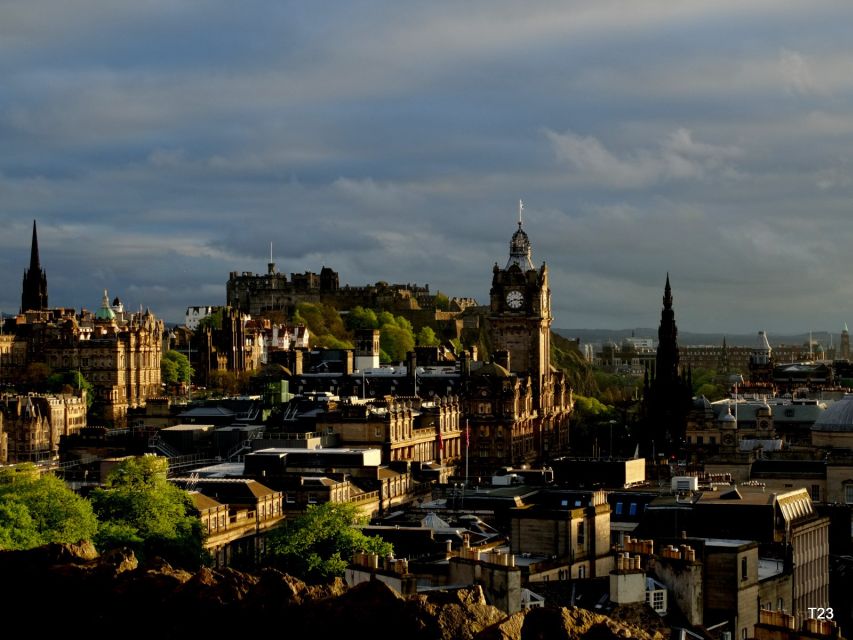 Edinburgh: Old Town Stories - Guided Walking Tour - Meet at St Giles Cathedral: where to find your guide