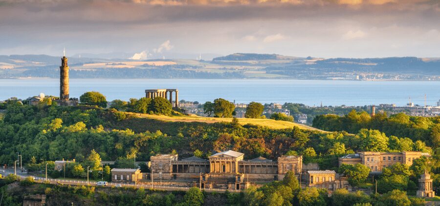 Edinburgh: Old Town Walking Tour with an APP - Getting ready before you start: the phone checklist that matters