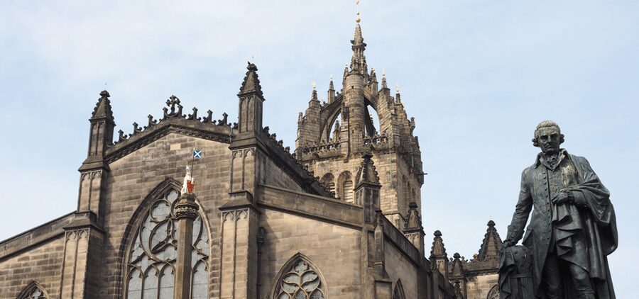 Edinburgh: Old Town Walking Tour with an APP - St Giles’ Cathedral: architecture that’s worth the pause