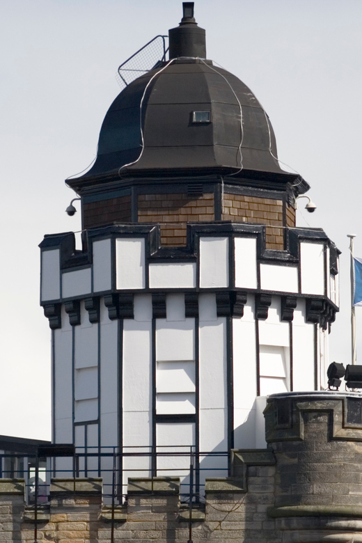 Edinburgh: Old Town Walking Tour with an APP - Price and value: $9 buys structure, not admission