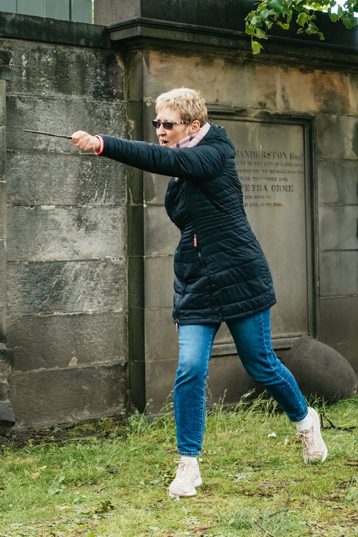 Edinburgh: Original Harry Potter Tour in German - Greyfriars Kirkyard and Tom Riddle’s grave: the stop that lands