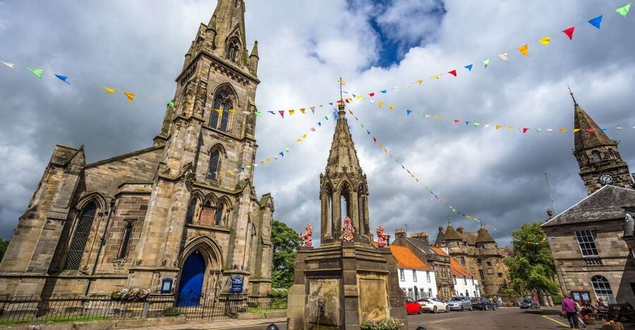 Edinburgh: "Outlander" Filming Locations Guided Tour - Midhope Castle, Lallybroch: photo time and what to watch for