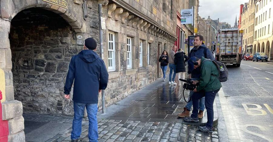 Edinburgh: Outlander Series and Jacobites Walking Tour - Holyrood Palace finish: the Royal Residence and the series link to Bonnie Prince Charlie