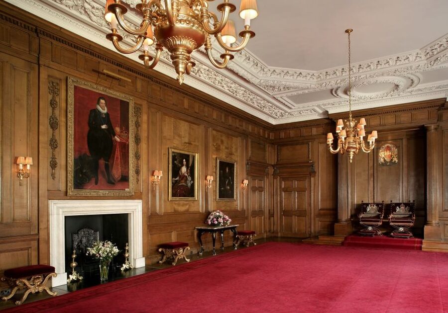 Edinburgh: Palace of Holyroodhouse Entry Ticket - Holyroodhouse in 90 minutes: what you actually see