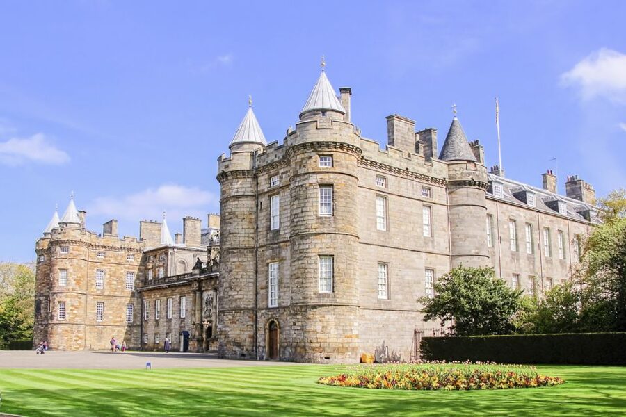 Edinburgh: Palace of Holyroodhouse Entry Ticket - Mary Queen of Scots’ chambers: the Rizzio murder story hits hard