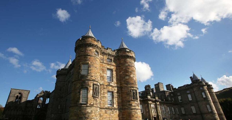 Edinburgh: Palace of Holyroodhouse Entry Ticket - Multimedia guide: how to use it so you actually learn something