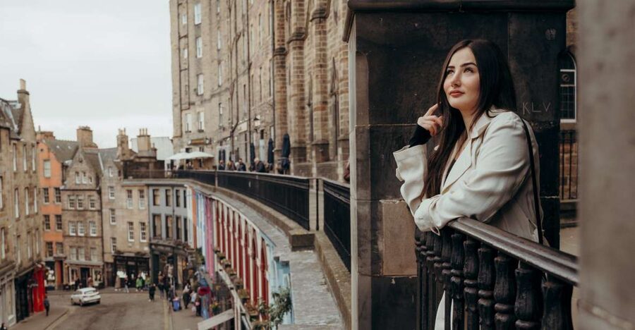 Edinburgh: Photo Shoot with a Private Vacation Photographer - The Photo Walk: Candid, Contemporary, and Actually Enjoyable
