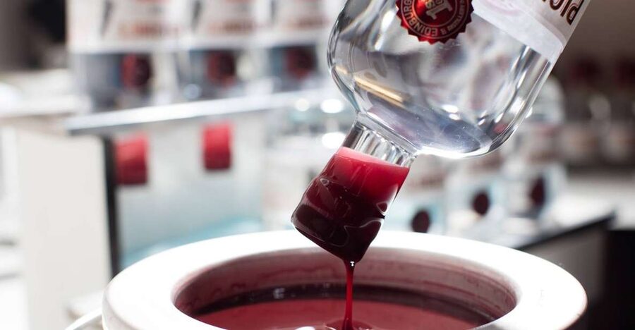 Edinburgh: Pickering's Gin Jolly Tour (Distillery & Tasting) - Where you meet and how the tour begins at the Royal Dick Bar