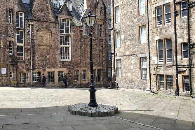 Edinburgh Private Walking Tour - Deacon Brodie’s Tavern: the day-and-night double life behind Jekyll and Hyde