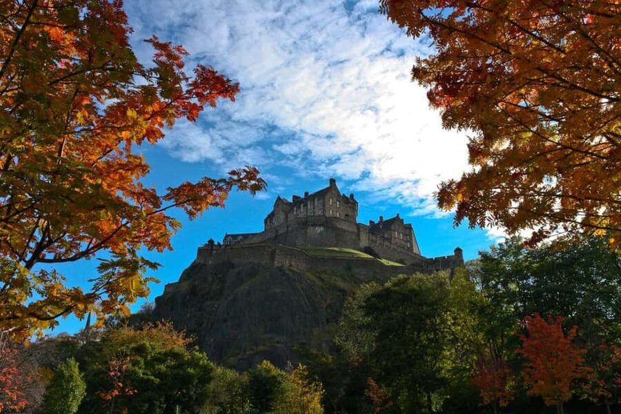 Edinburgh: Private Walking Tour in French with Clémentine - Key things that make this tour worth your time