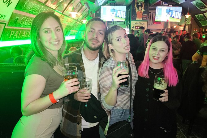 Edinburgh Pub Crawl Free Shots and VIP Entry - Stop 1: Grassmarket welcome and a quick path to new friends