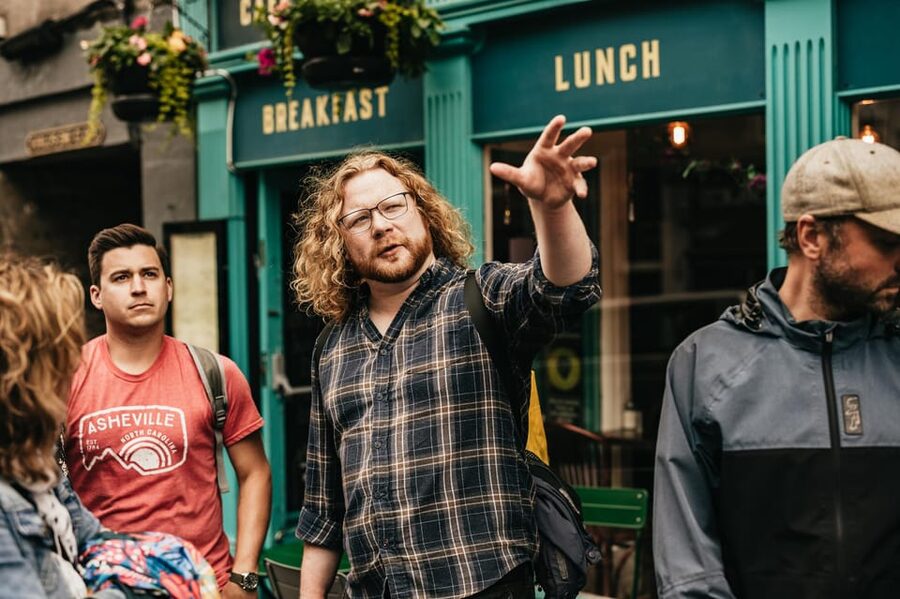 Edinburgh: Pubs and History Guided Walking Tour with Beer - Beer money, architecture, and the city you thought you knew
