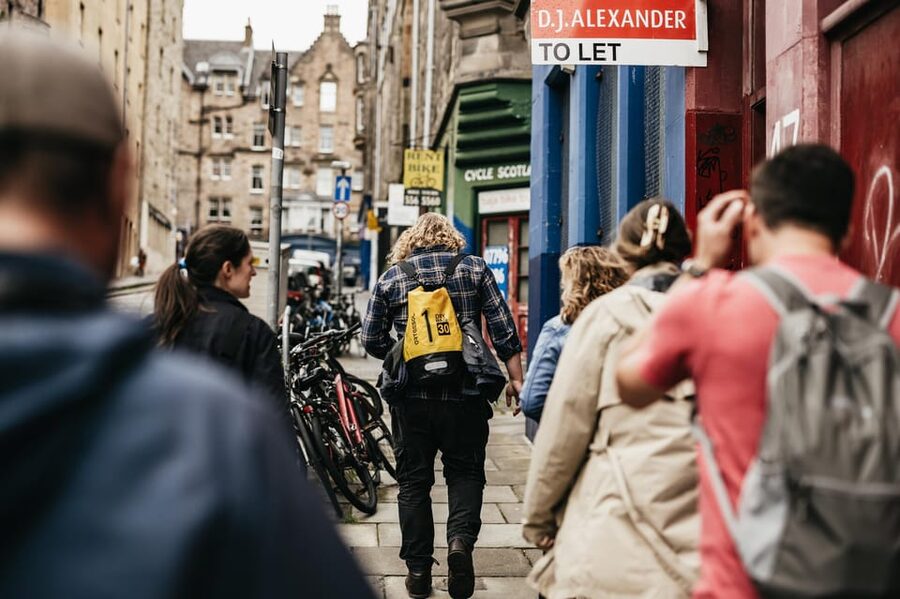 Edinburgh: Pubs and History Guided Walking Tour with Beer - The tastings: how to get more flavor from fewer pours