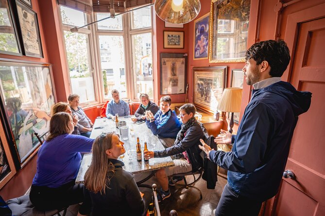 Edinburgh: Pubs & History Walking Tour with Beer Tasting - Getting started at St Giles’ St and timing your day