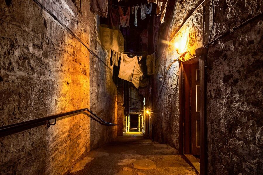 Edinburgh: Real Mary King's Close Guided Tour - Practical meeting point: start right on the Royal Mile