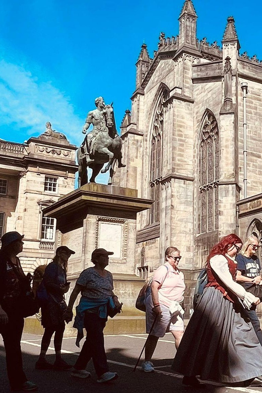 Edinburgh: Royal Mile Old Town Walking Tour - Why Charlotte’s costume and storytelling change the whole tour