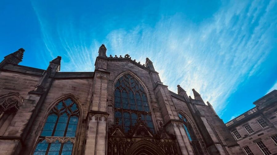 Edinburgh: Royal Mile Old Town Walking Tour - Stop-by-stop breakdown: St Giles to Greyfriars Bobby to the Royal Mile