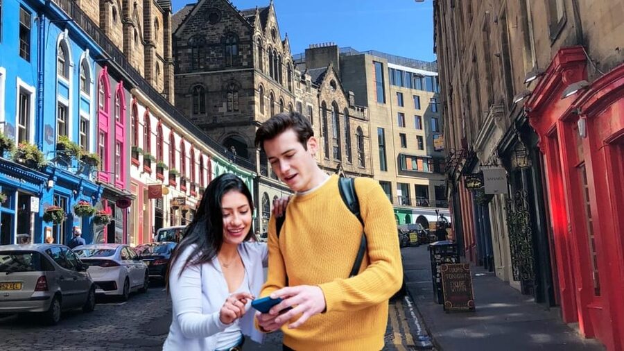 Edinburgh: Royal Mile Walking Tour & Exploration Game - Turning the Royal Mile into a game track from Edinburgh Castle