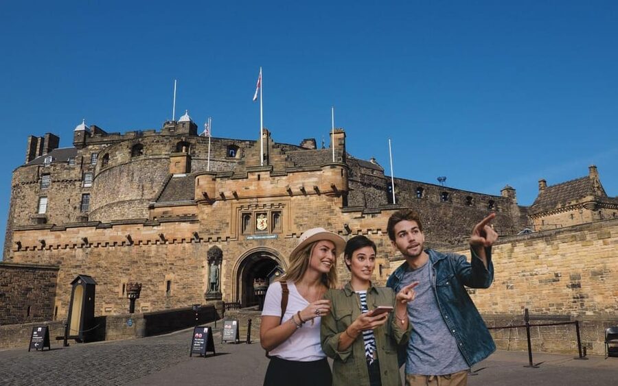 Edinburgh: Royal Mile Walking Tour & Exploration Game - Puzzles, points, and that escape-room feel on foot