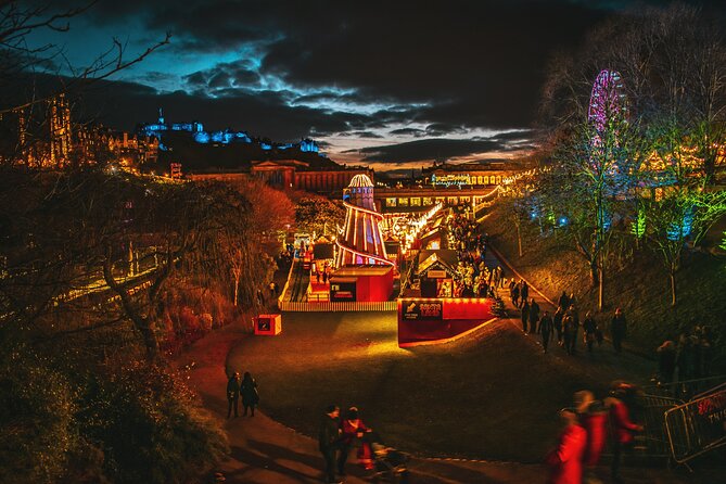 Edinburgh's Christmas Lights and festive Black Taxi Tour - Stop 2: Royal Mile Christmas lights and the driver’s stories