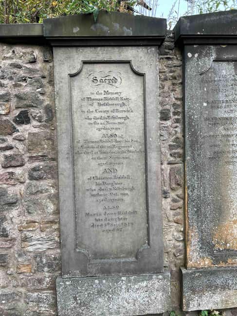 Edinburgh's Dark History Walking Tour - Where the Dark History Tour starts (and why that matters)