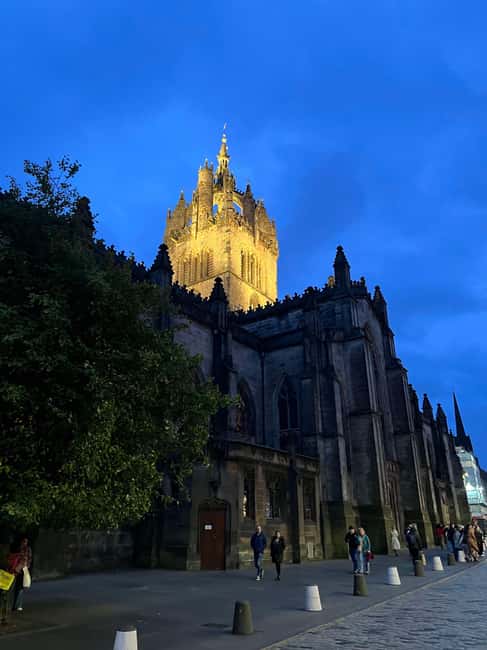Edinburgh's Dark History Walking Tour - Paisley Close, serial killers, and the plague in the Old Town slums