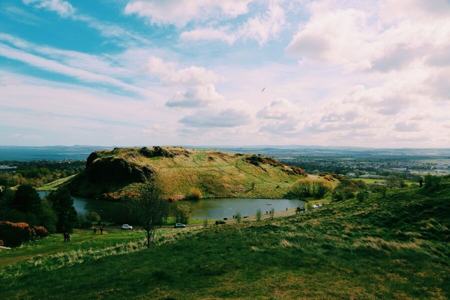 Edinburgh: Scenic Bike Tour - Salisbury Crags and the Castle view return