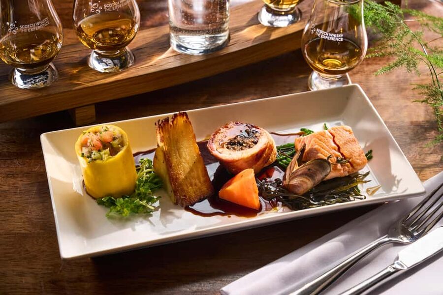 Edinburgh: Scotch Whisky Tasting & 3 Course Dinner - Finding the Scotch Whisky Experience near Edinburgh Castle