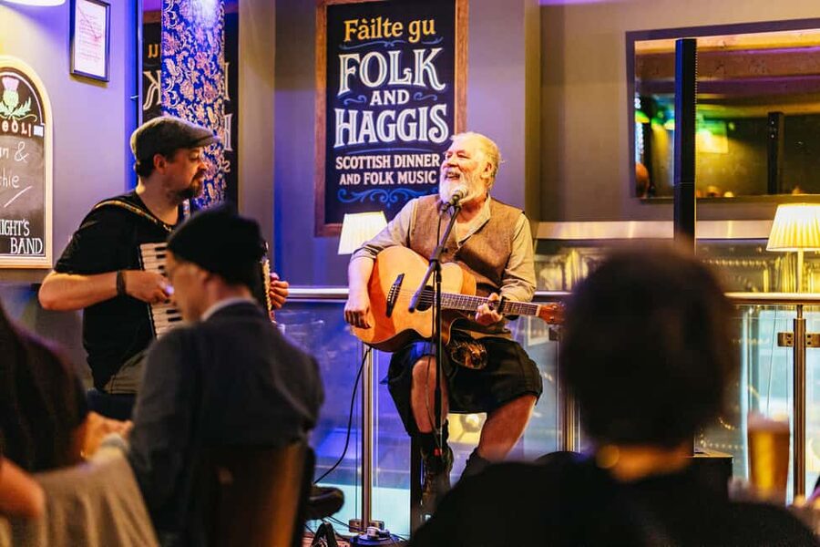 Edinburgh: Scottish Dinner and Folk Music Experience - Key Things You’ll Notice Right Away