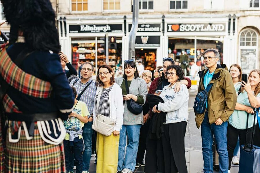 Edinburgh: Scottish Dinner and Folk Music Experience - Timing, Comfort, and Who This Night Out Fits Best